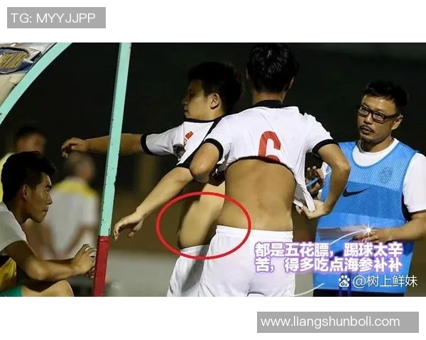 足球球星19全新写真曝光展现非凡魅力与拼搏精神