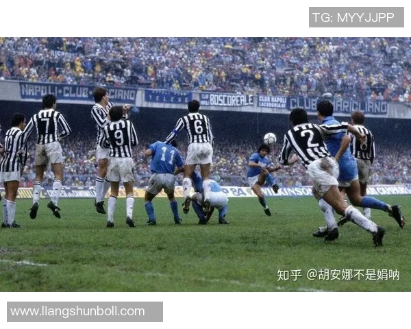 马拉多纳传奇足球生涯纪念品收藏展览珍品汇总